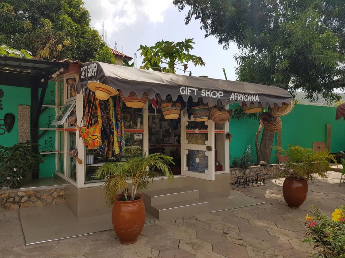 De Mod Hotel Ngleshi Amanfro Buitenkant foto