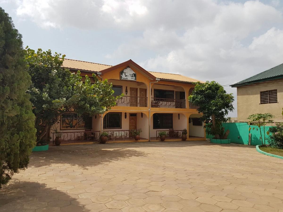 De Mod Hotel Ngleshi Amanfro Buitenkant foto