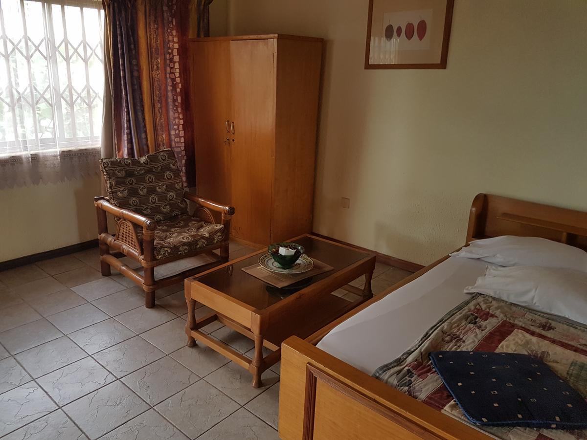 De Mod Hotel Ngleshi Amanfro Buitenkant foto