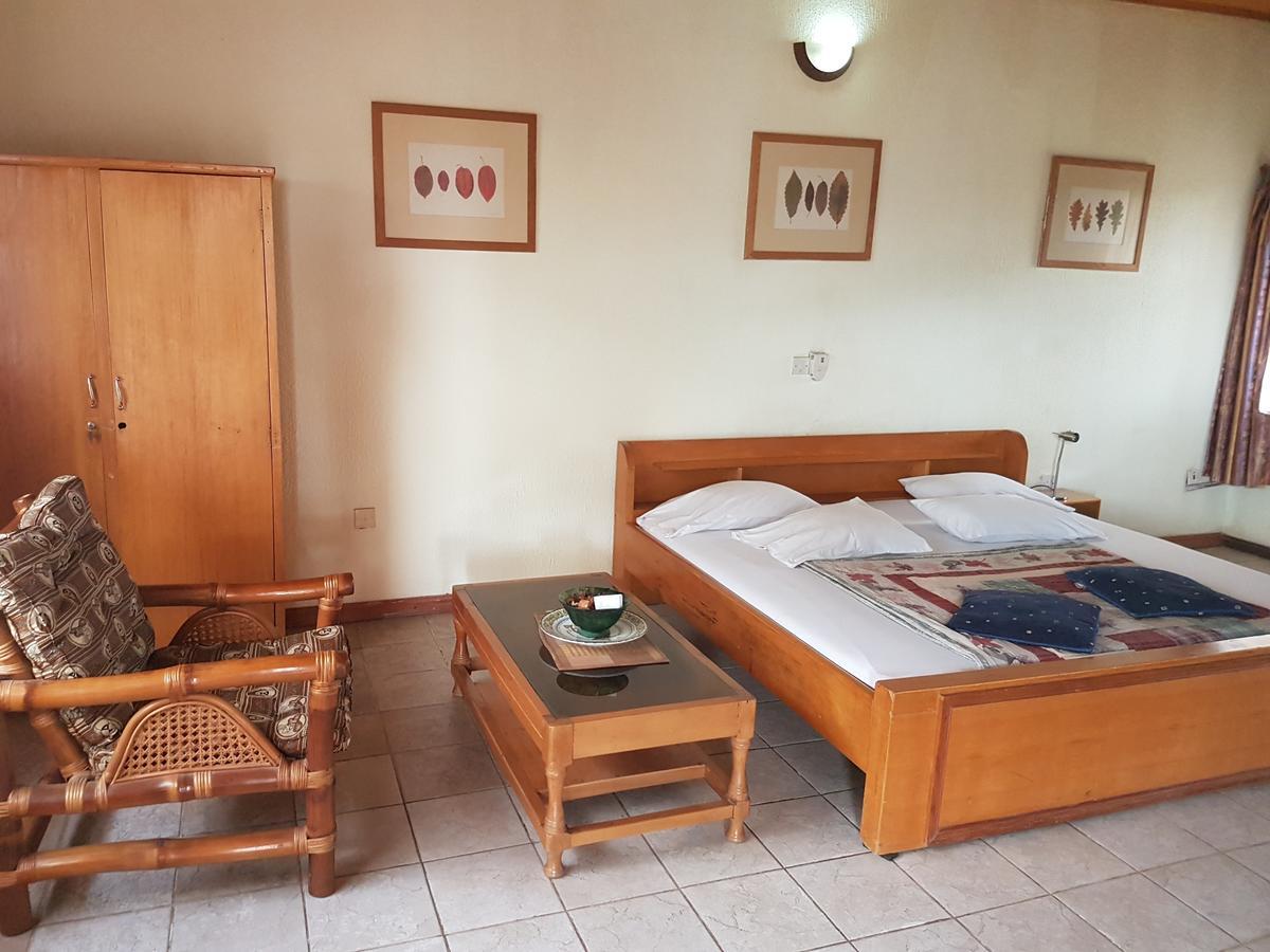 De Mod Hotel Ngleshi Amanfro Buitenkant foto