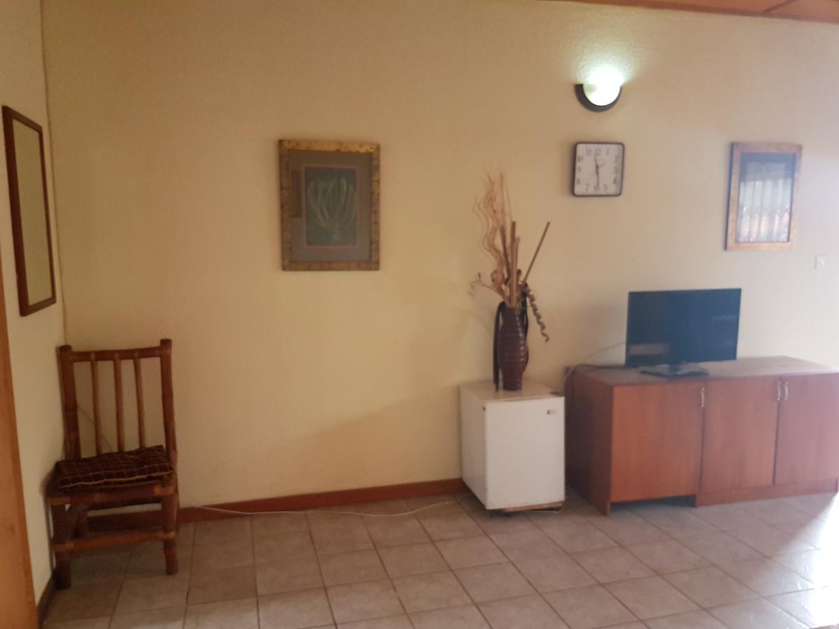 De Mod Hotel Ngleshi Amanfro Buitenkant foto